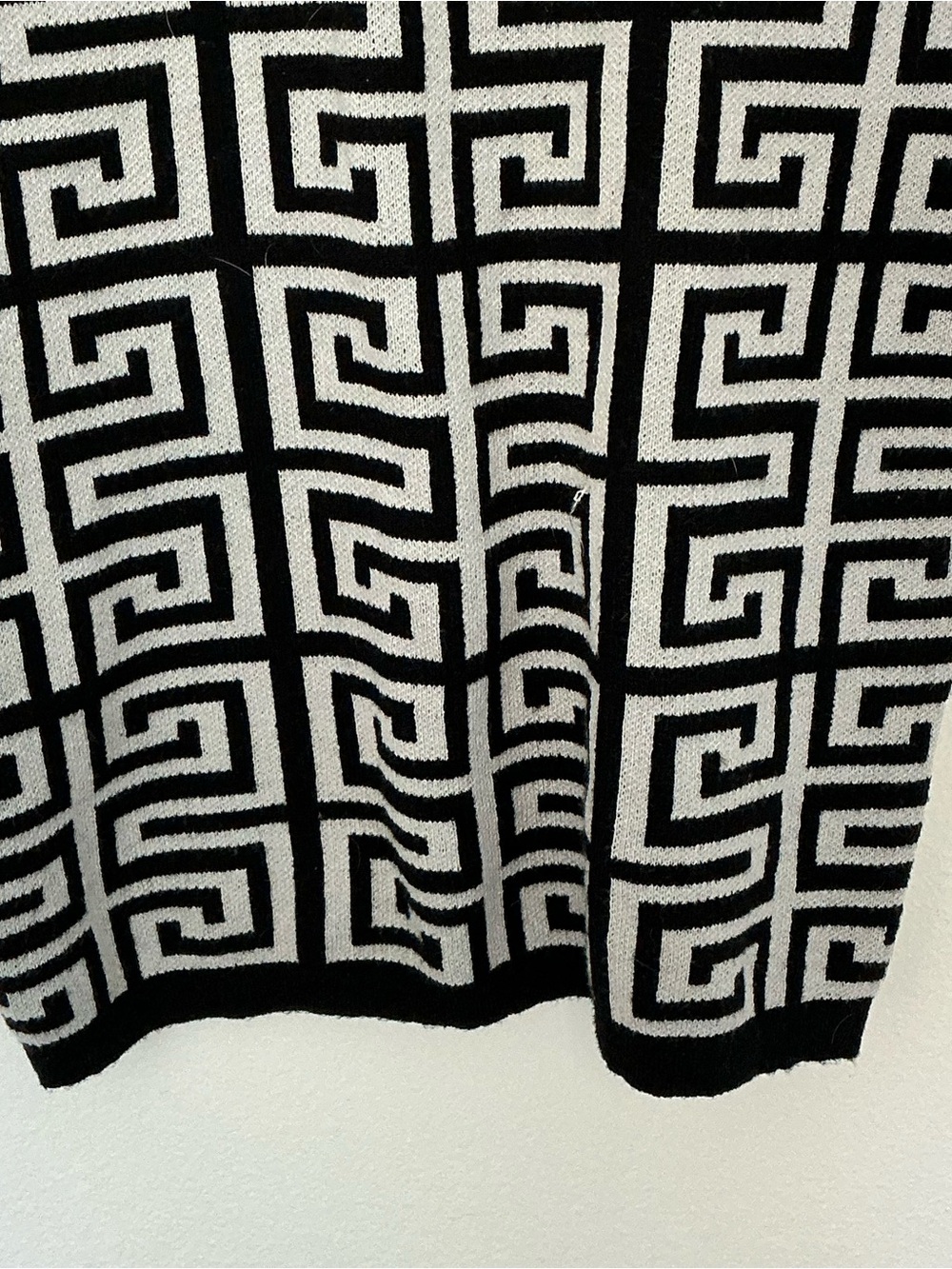 Black and White Geometric Knit Dress - Women's Long Sleeve Size Small - Picture 4 of 8